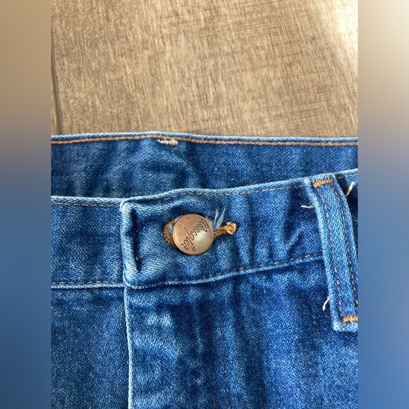 Wrangler cowboy cut jeans. Fits like 30/32 waist - Picture 3 of 6